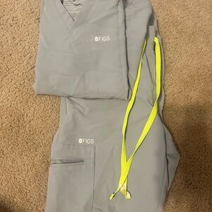 Figs Light Gray Scrub Set with Bright Yellow Drawstring